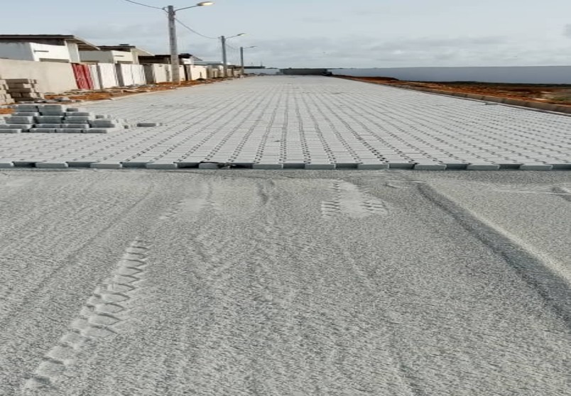 POSE DE PAVE CHANTIER GRAND BASSAM MOTOBE